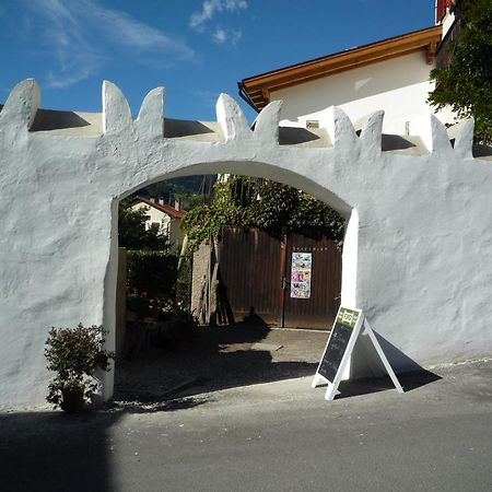 Hotel Garni Sonne Malles Venosta Exterior foto