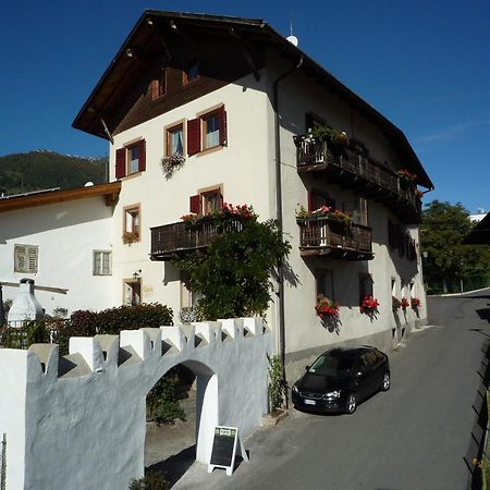 Hotel Garni Sonne Malles Venosta Exterior foto