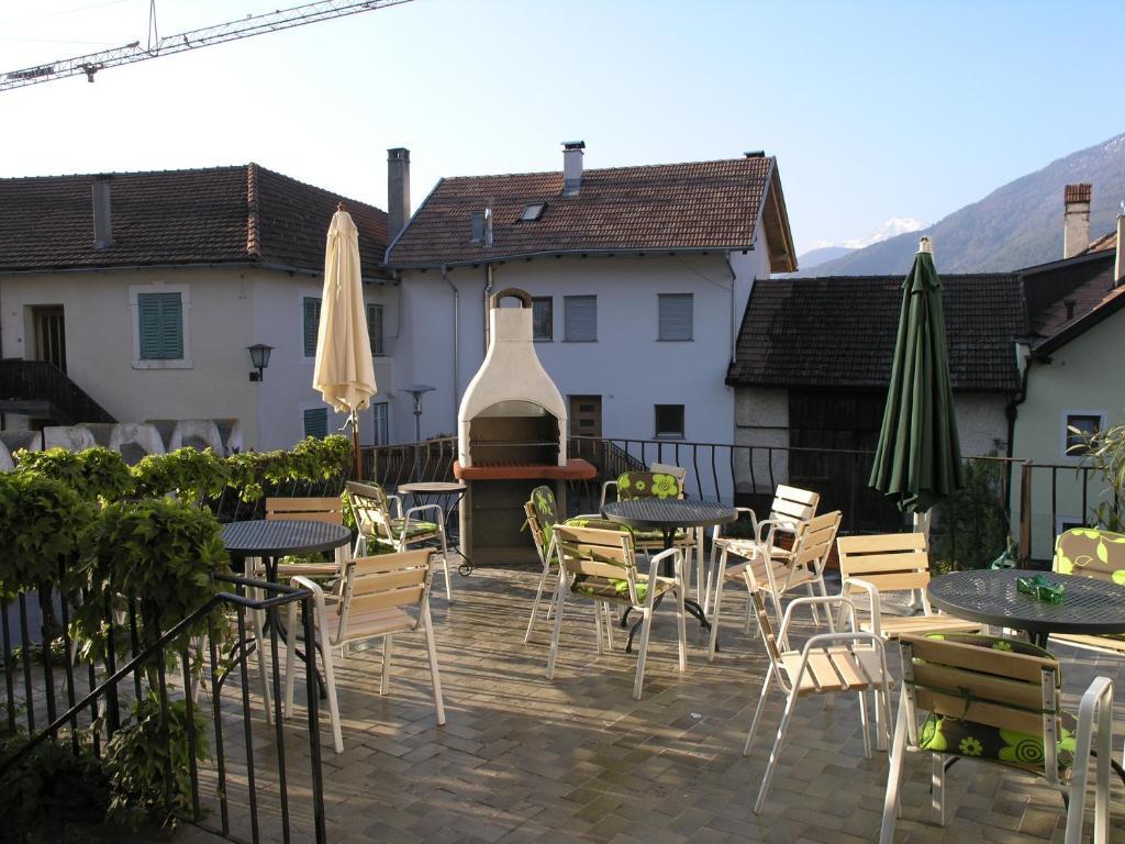 Hotel Garni Sonne Malles Venosta Exterior foto