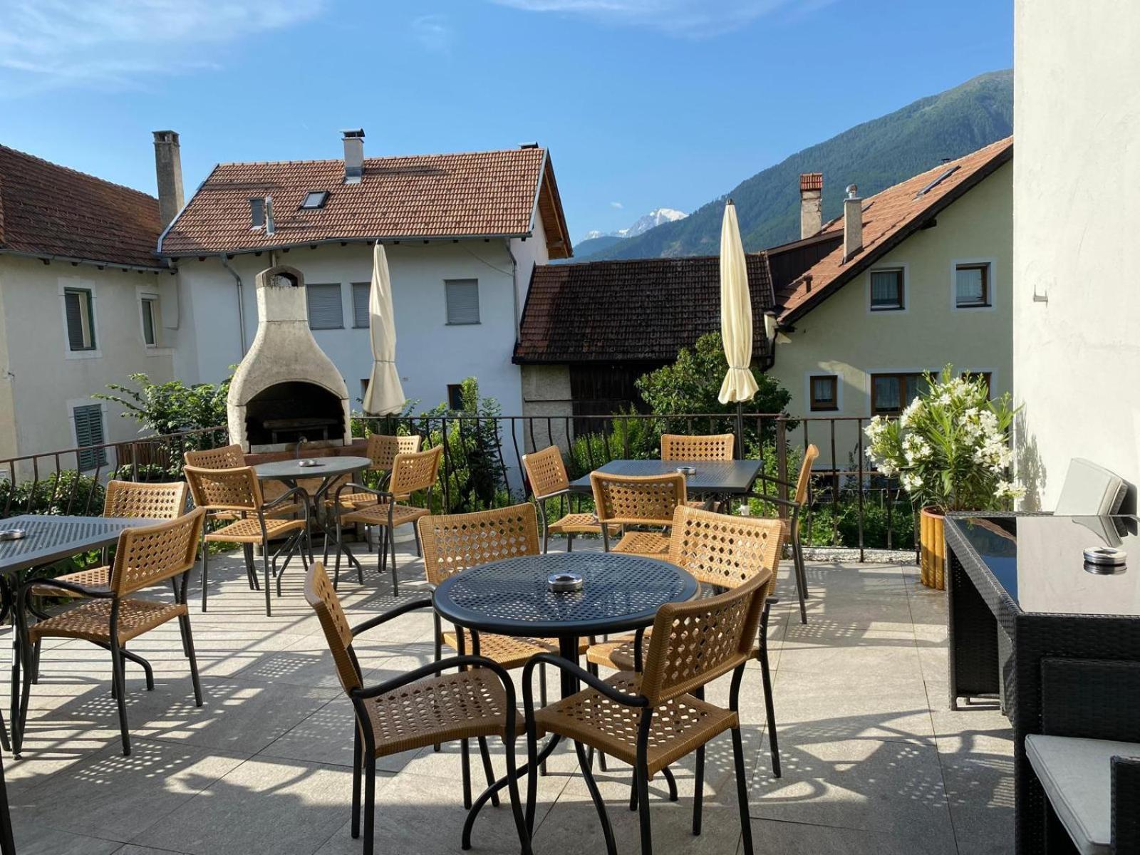 Hotel Garni Sonne Malles Venosta Exterior foto